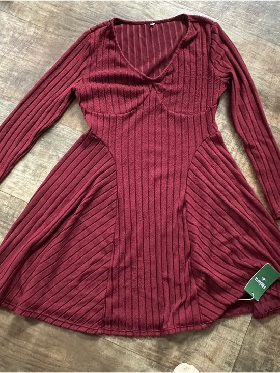 HALARA Dresses & Skirts - New Halara maroon ribbed knit V neck fit and flare dress
